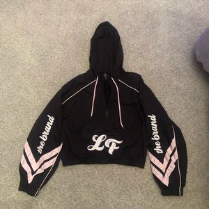 LF crop wind breaker